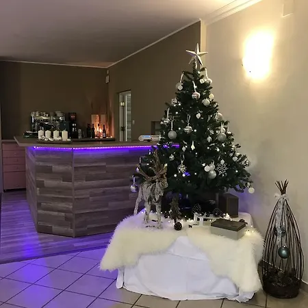 Siraly Panzio Topart Couette-café Tata